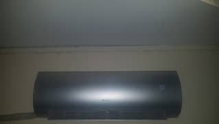 Gree 1 Ton Inverter AC, Heet and Cool, Only 2 Season used,