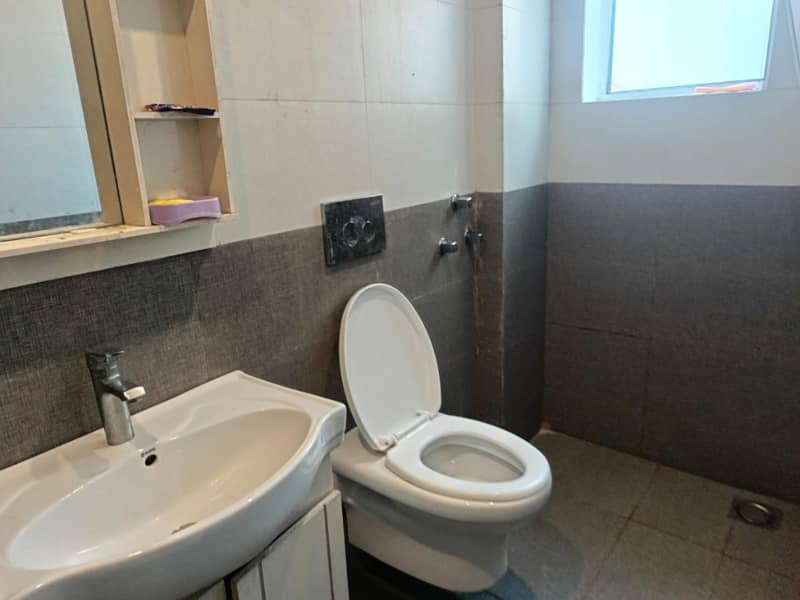 2 BEDROOM NON FURNISHED APRTMENT FOR SALE IN BAHRIA TOWN LAHORE 2