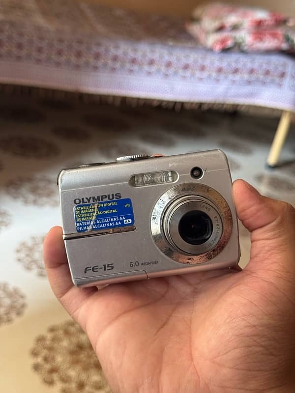 Olympus Vintage FE-15 with Batteries and Charger 1