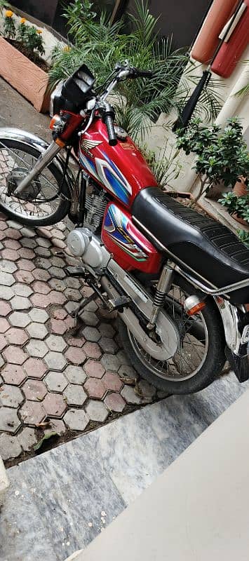 Honda 125 Red colour 2