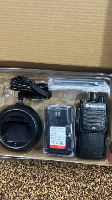 Motorola  walkie talkie / walkie talkie  / icom/ wireless set 2