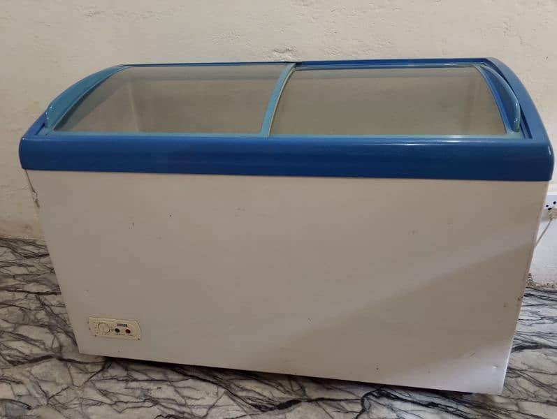 commercial Freezer in good condition selling on urgent base. 2