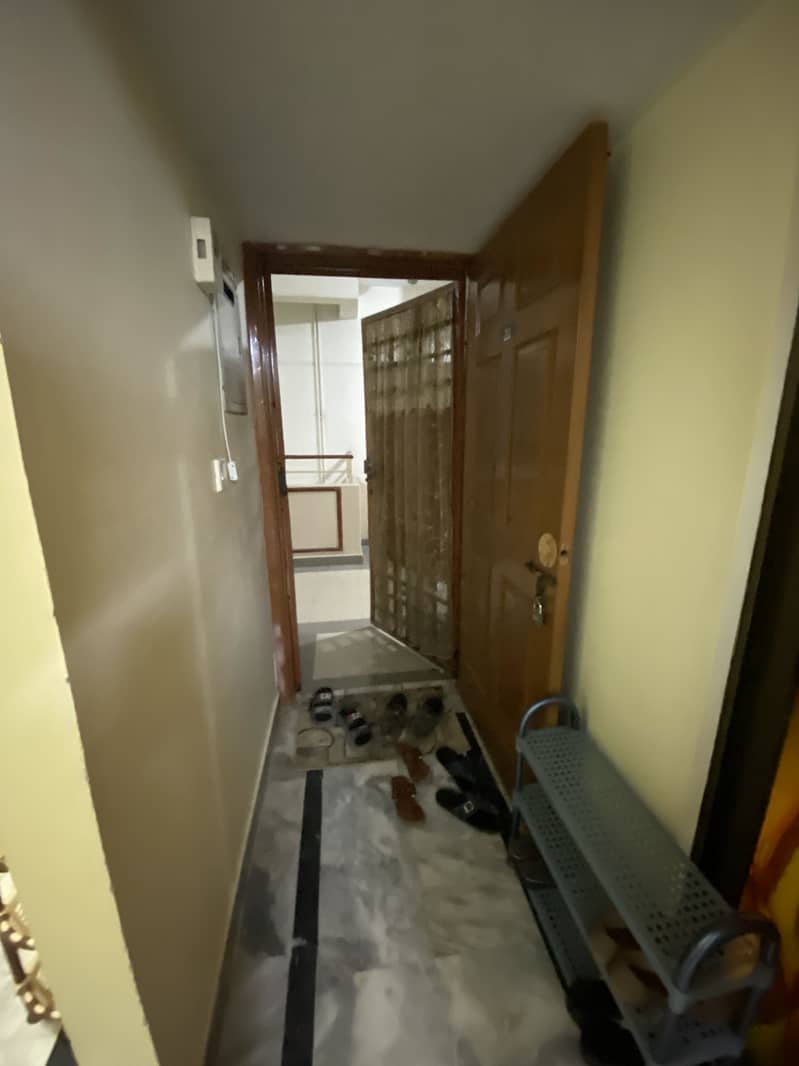 FLAT AVAILABLE FOR SALE ( WITH LIFT AND STAND BY GENERATOR ) NEAR HASAN SQUARE 4