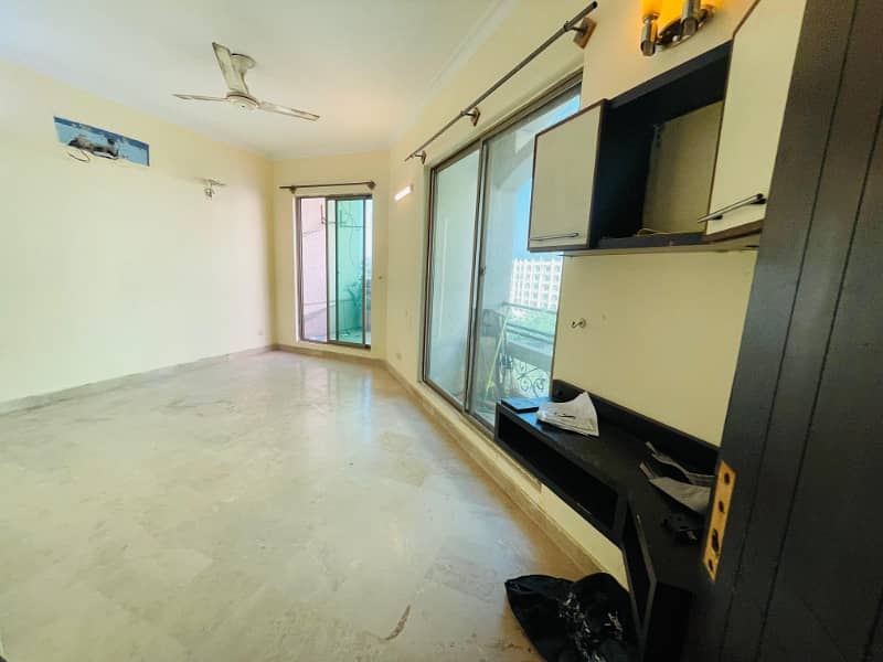 F-11 Markaz 3 Bed Unfurnished Flat Available For Rent in Tariq Heights 1