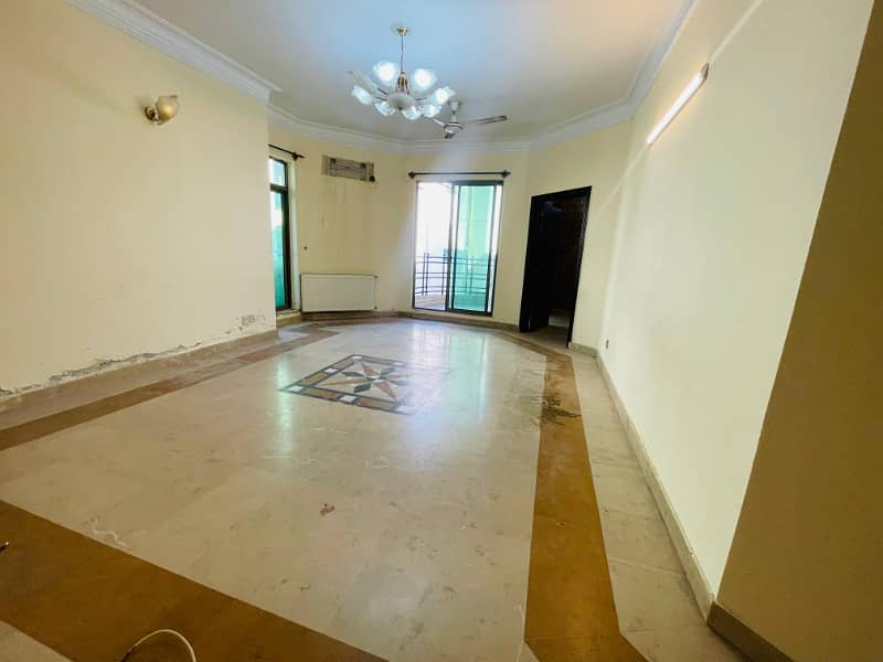 F-11 Markaz 3 Bed Unfurnished Flat Available For Rent in Tariq Heights 20