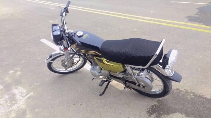 Honda 125 self start like a new bike 4