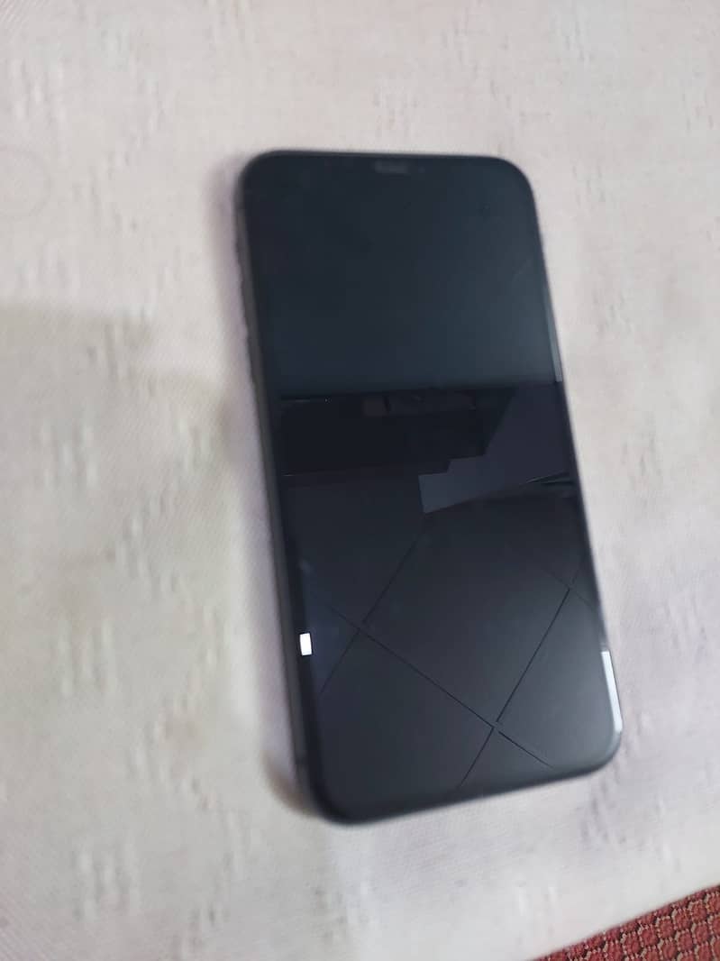 iPhone 11 64gb JV / Great condition 3