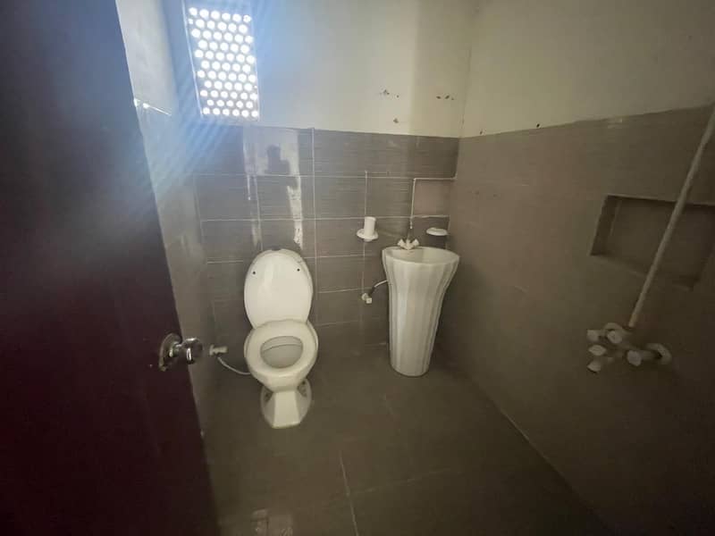 Pent House Available For Silent Commercial ( 8 ROOMS AND 5 WASHROOMS ) BACKSIDE OF ASHFAQ HOSPITAL 17