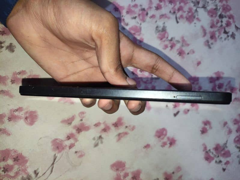 6/128 gb with box black color 10/9 condition INFINIX HOT 30 3