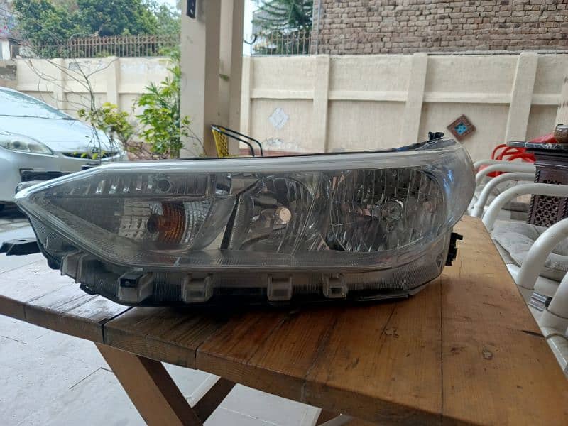 toyota Yaris front head light LH 1