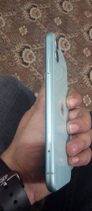 hello I am selling my iPhone 11 iCloud BP karna ho ga water pacck 2