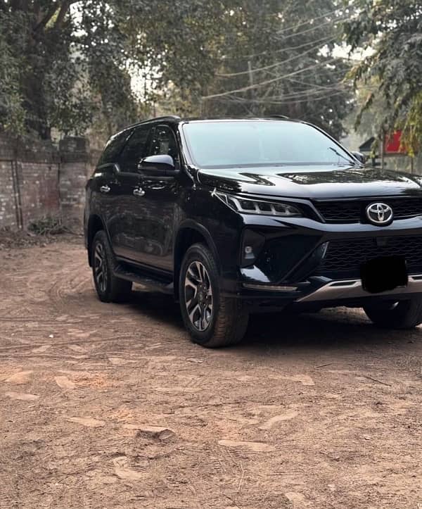 Toyota Fortuner Legender 2023 0