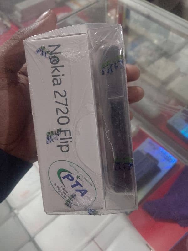 Nokia 2720flip dual sim box pack 1