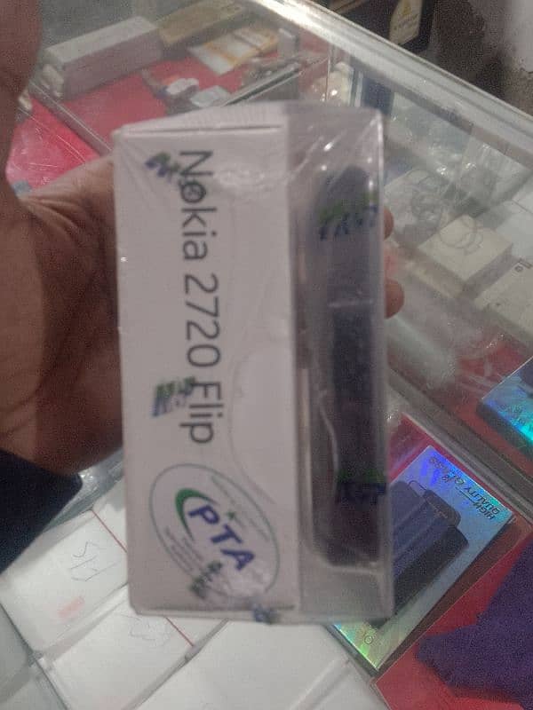 Nokia 2720flip dual sim box pack 2