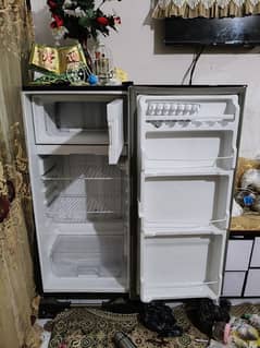 DAWLANCE SMALL FRIDGE