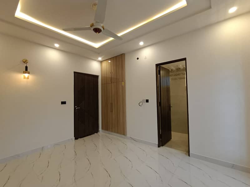 5 Marla Brand New Beautiful or Spanish House Near Emporium Mall Solid Construction A+++ Gated Area Near Park Market And Mosque Near to Main Bouleward 40