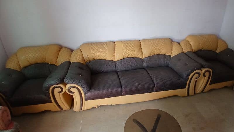 Sofa Set 5 seater in good condition available for sale 0