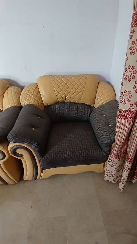 Sofa Set 5 seater in good condition available for sale 1