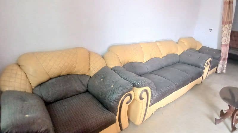 Sofa Set 5 seater in good condition available for sale 3