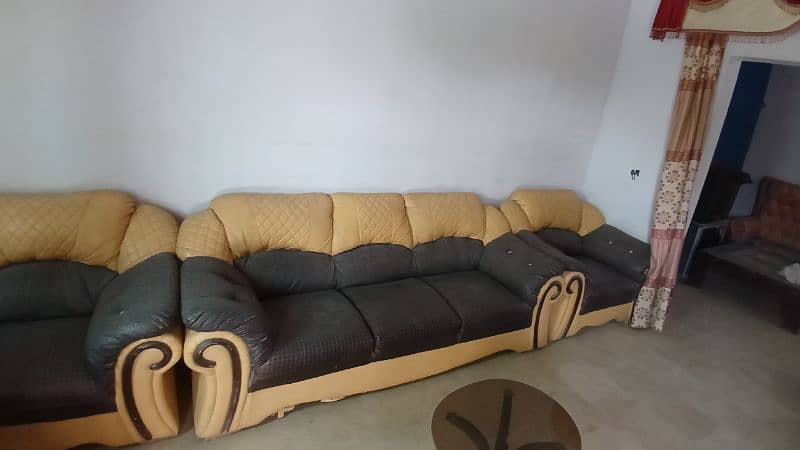 Sofa Set 5 seater in good condition available for sale 4