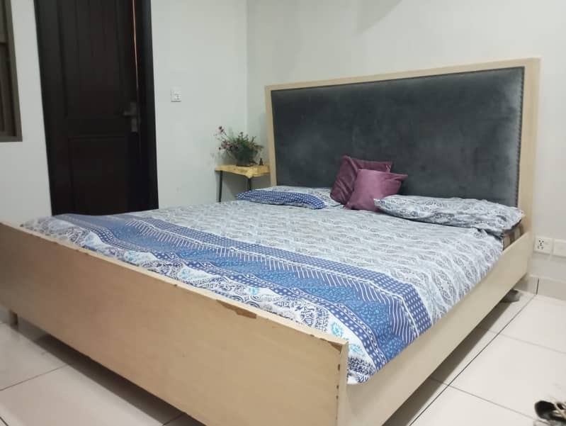 Queen Size Bed for Sale – Great Condition! 1