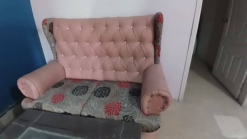 7 seater sofa set available in good condition 5