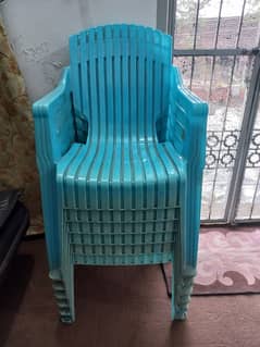 plastic chairs (6 pieces)