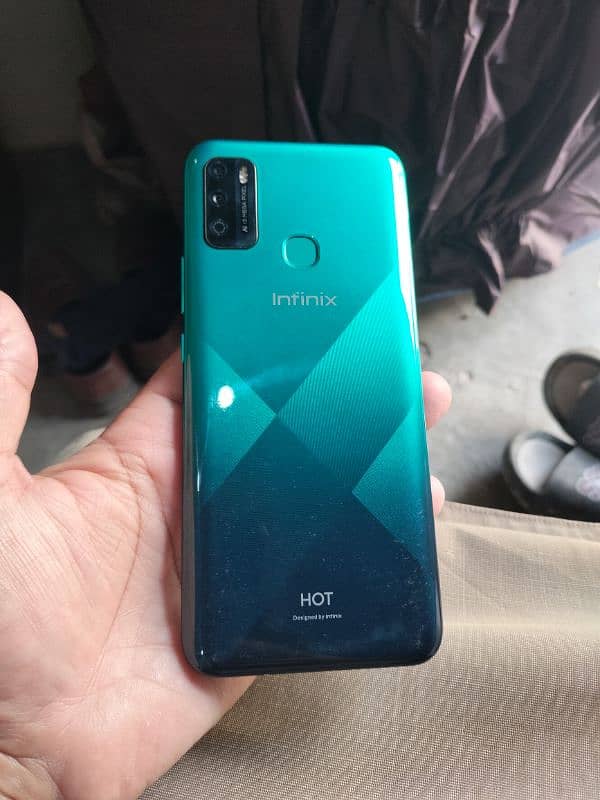 hot 9 play 4/64 infinix good condition 0