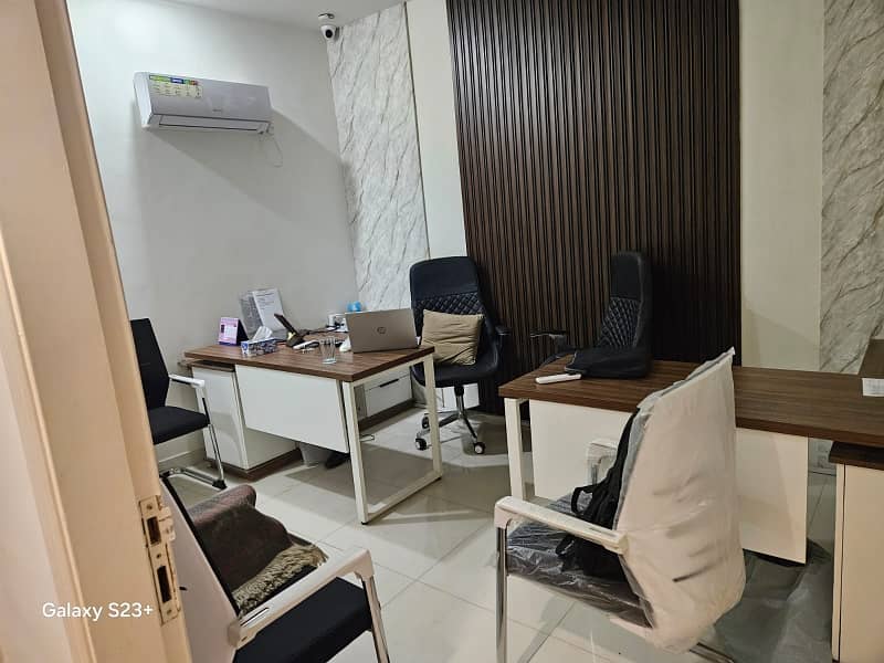 MAN SABA AVAINUE VIP LAVISH FURNISHED OFFICE FOR RENT 24/7 TIME CORNER 21