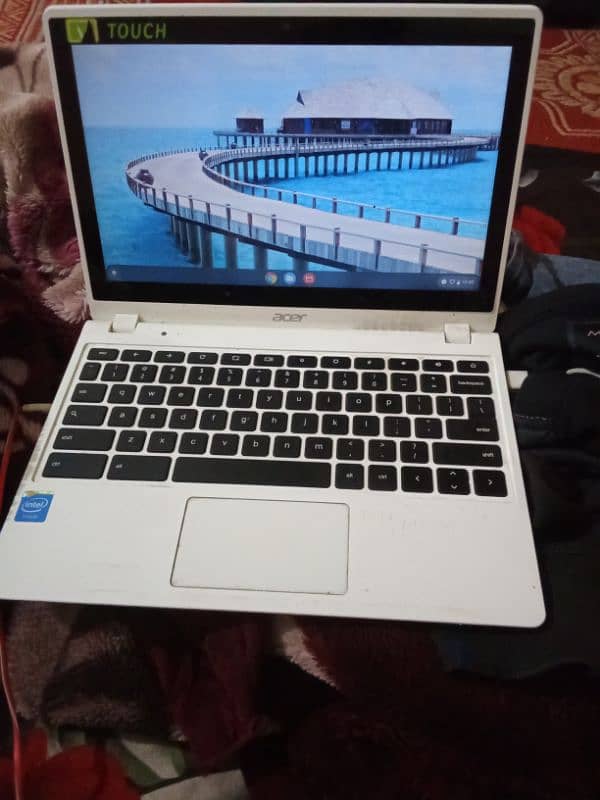 Acer Chromebook C720P with touchscreen 1