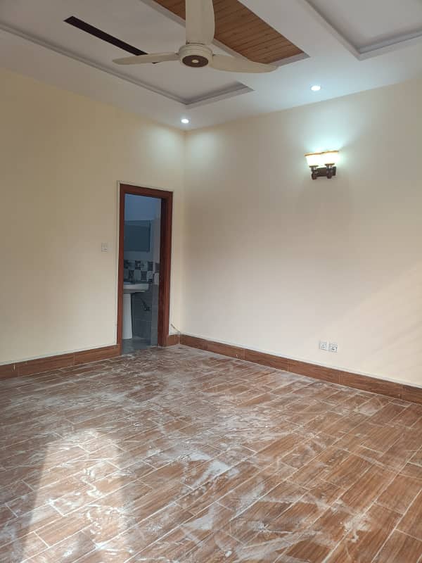 8 marla New villa of rent is available solid construction 7