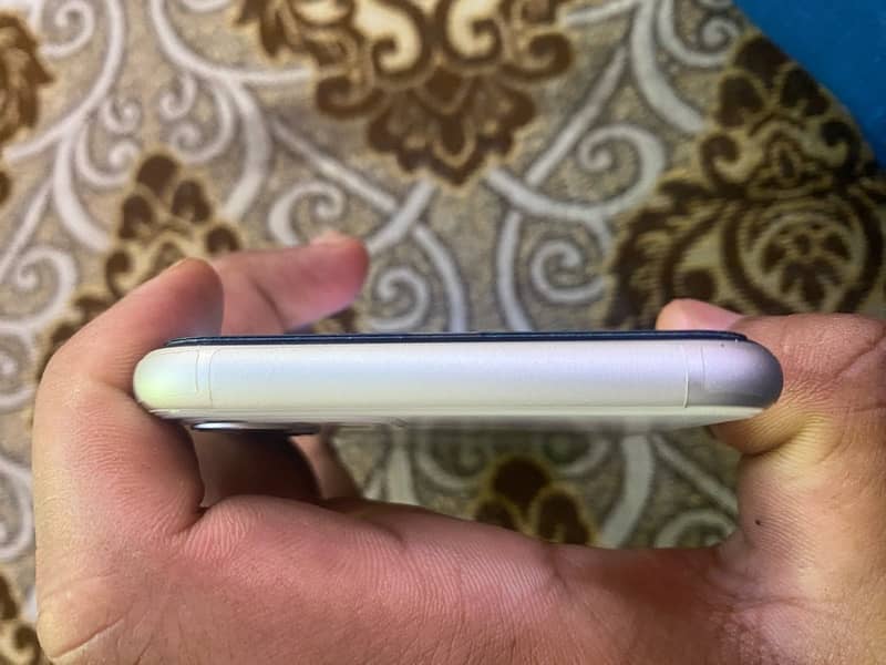 iPhone 11 64 Gb with box weight colour 1