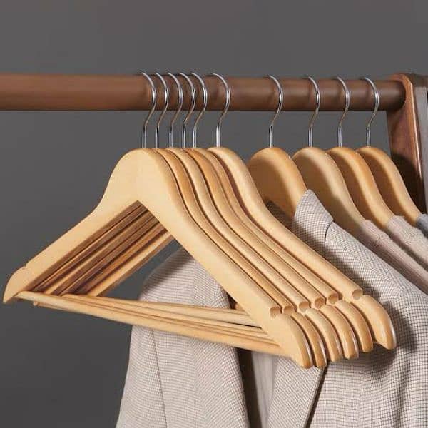 ss racks, wood hangers, adjustable stands, maniqueena, 1