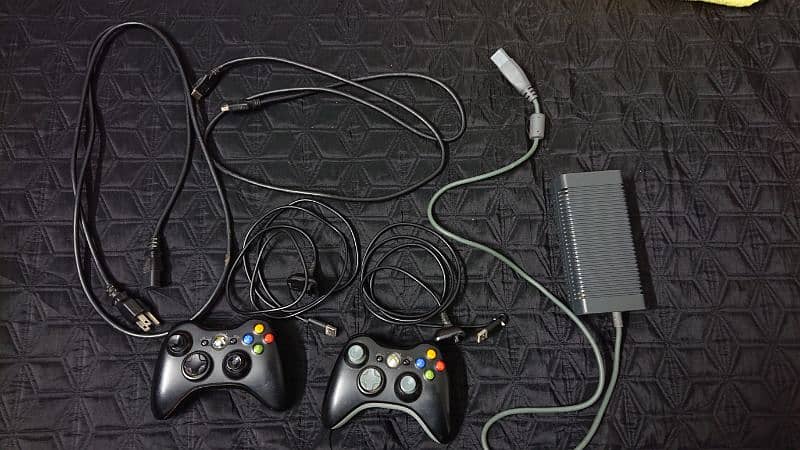 X box 360 (320gb) all accessories with wireless controllers 5