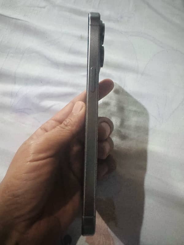 iPhone 15 pro max physical SIM Wala iCloud  03410786512 cell my W 2