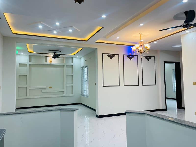 Get A 4400 Square Feet House For sale In University Town - Block B 6