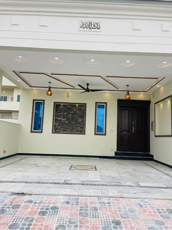 Get A 4400 Square Feet House For sale In University Town - Block B 9