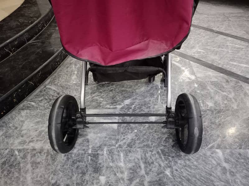 selling pram 3