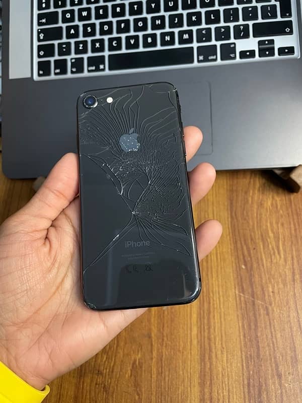 iPhone 8 Non Pta 64GB Back Crack 0