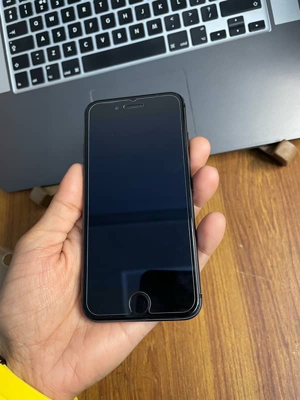 iPhone 8 Non Pta 64GB Back Crack 1