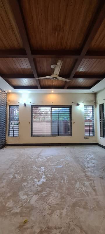 10 Marla Corner House available for Rent 6