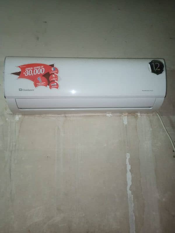 Dawlance 1.5 ton DC inverter heat and cool 0