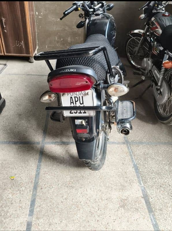 Suzuki GS150 1