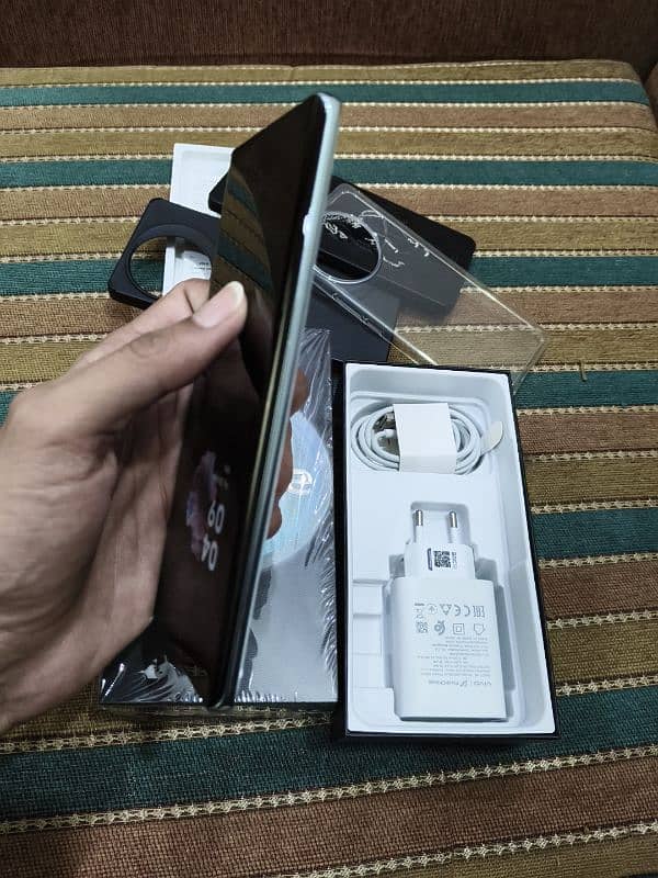 Vivo v30e 8gb 256gb Complete Box 4