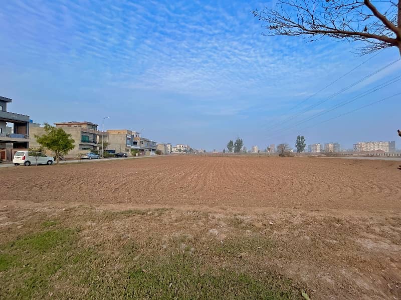 Prime Location 5 Marla Residential Plot For sale In Park View City - Crystal Block Lahore 0