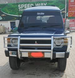 Mitsubishi Pajero 1990