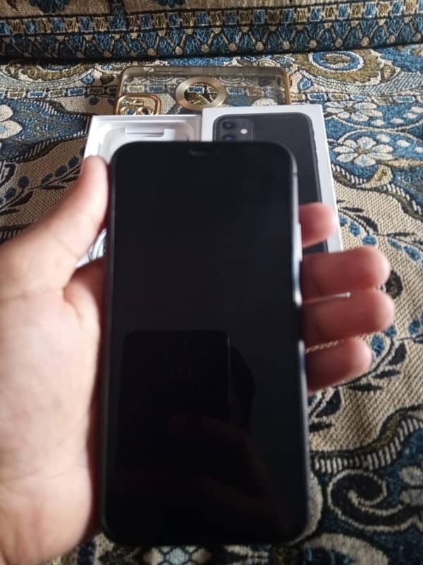 iPhone 11  0317 5283560 0