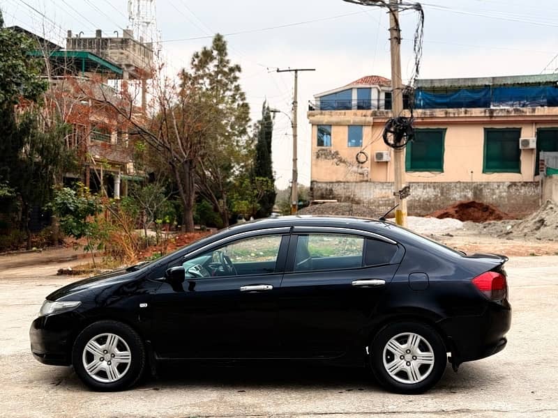 Honda City IVTEC 2009 model lahore reg almost geniune finl price 3