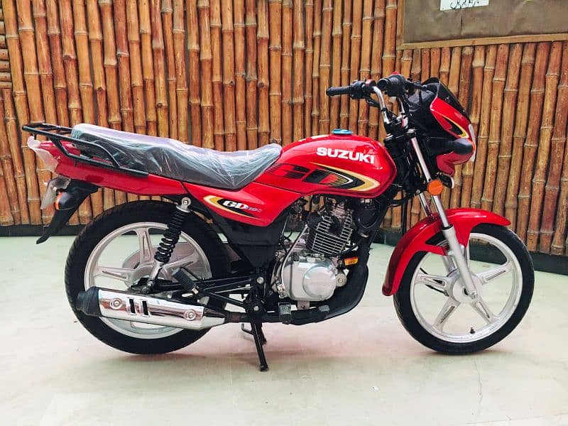 Suzuki gd 110s use only 70 km 03212099329 4