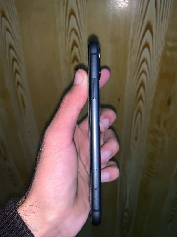 iphone 11 black colour 9